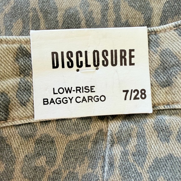 Disclosure Low-Rise Baggy Cargo Leopard Print Jeans - Size 7/28 - Picture 12 of 12